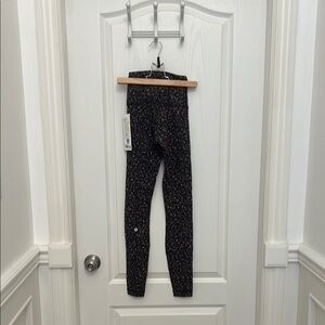 Lululemon NWT Wunder Train HR Tight HR Tight 28”
Size 0
FMCP
